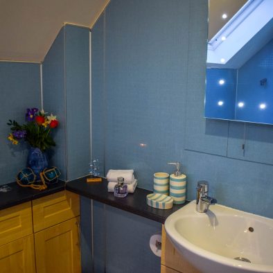 The Bathroom at Gables Holiday Cottage, Achiltibuie